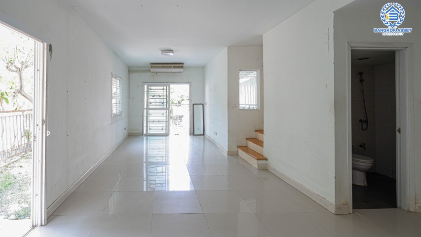 *****ทาวน์เฮ้าส์มือสองย่านนนทบุรี ม.พฤกษาวิลล์35 พระราม5-นครอินทร์ #หลังมุม เนื้อที่กว้างขวางถึง 30.1 ตร.ว. ฟังก์ชัน 3 ห้องนอน 2 ห้องน้ำ 1 ที่จอดรถ บนทำเลโซนเมือง! เดินทางสะดวก ใกล้สะพานพระราม5 และรถไฟฟ้าสายสีม่วง "สถานีแยกติวานนท์" และทางด่วน "ศรีรัช"